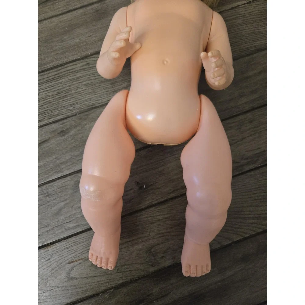 Vintage 1968 Deluxe Topper Toys Baby Party Doll 18